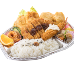 えび・とり・カツ弁当<br>1130円（税込）