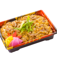 牛とじ丼<br>900円（税込）